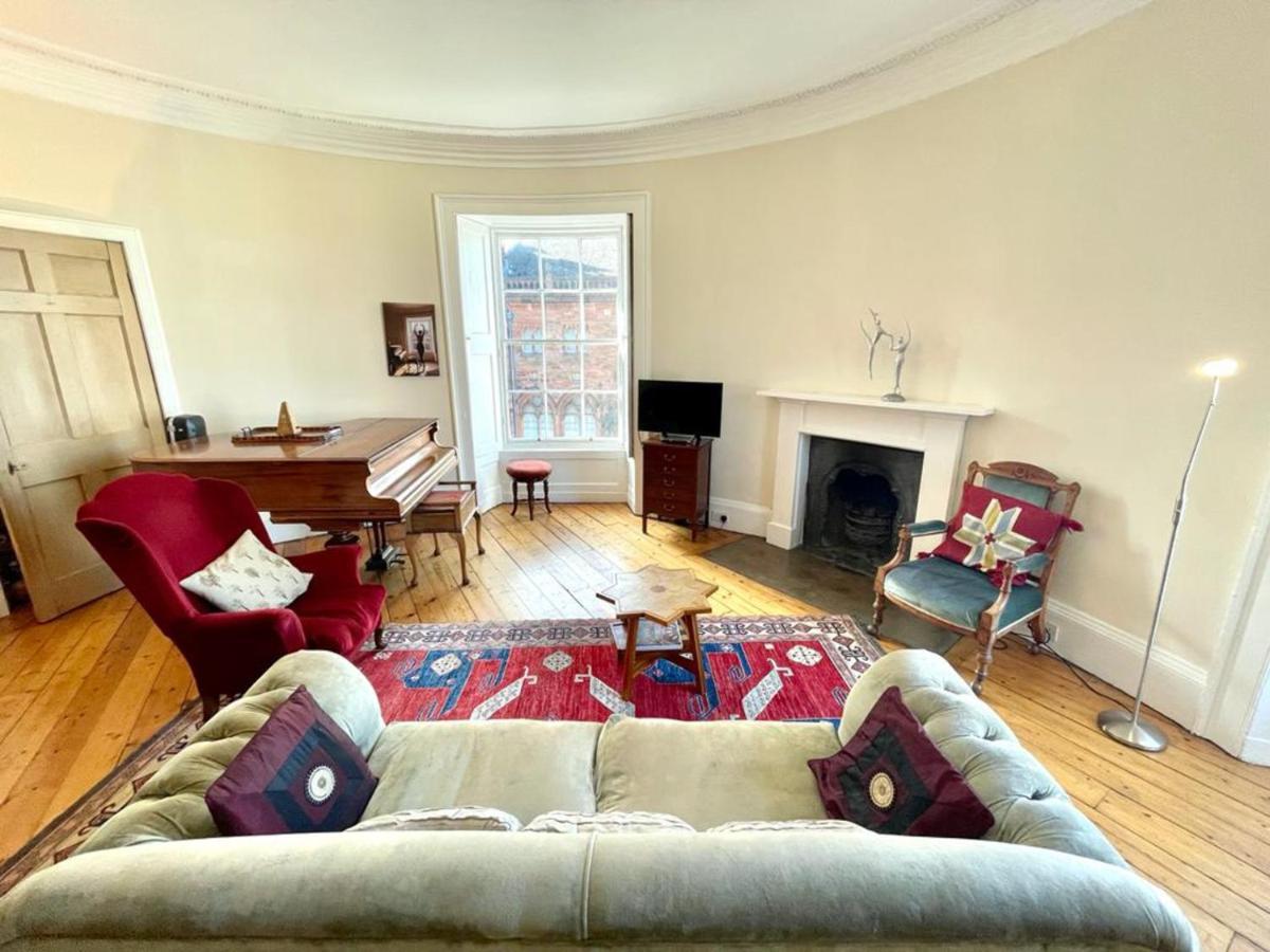 Apartamento Incredible St Andrew'S Sq - 2 Bed In The Sky Edimburgo Exterior foto